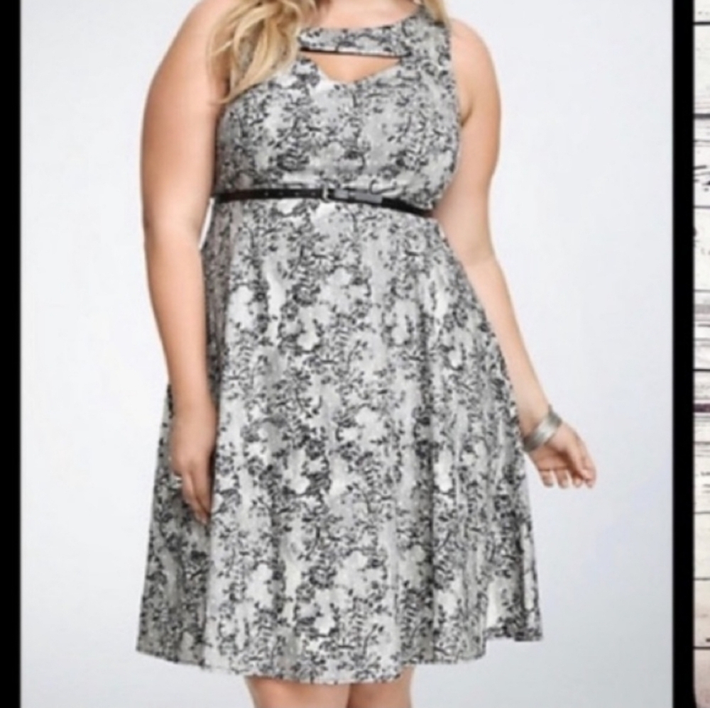 NWT Torrid Black , White & Grey Lace Floral Cutout Dress Size 30